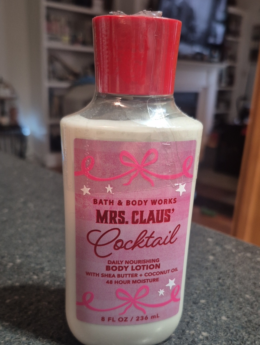 Bath & Body Works Mrs. Claus' Cocktail Body Lotion - Pink & Red